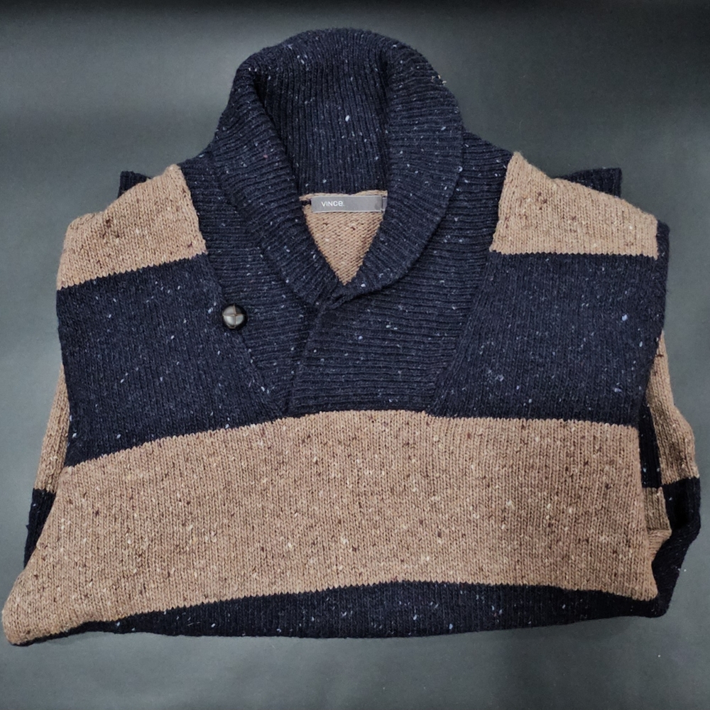 Beautiful Mens Sweater by Vince. Size Med.
